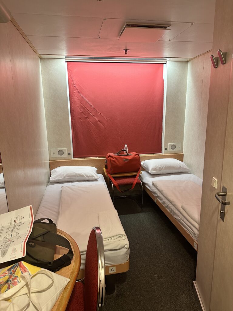 Twin Bed Porthole Cabin